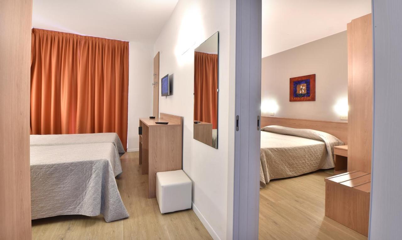 Hotel Meuble Nazionale Lignano Sabbiadoro Ngoại thất bức ảnh
