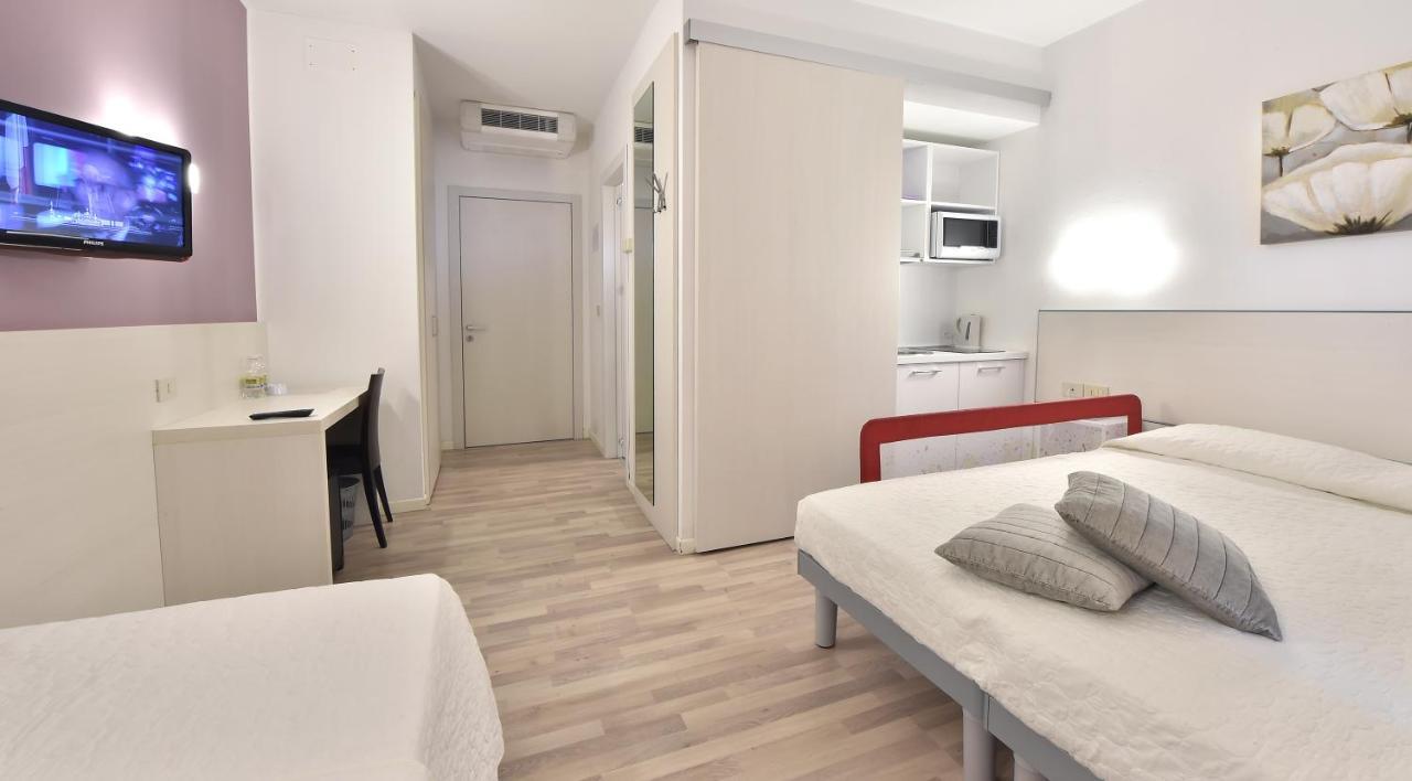 Hotel Meuble Nazionale Lignano Sabbiadoro Ngoại thất bức ảnh