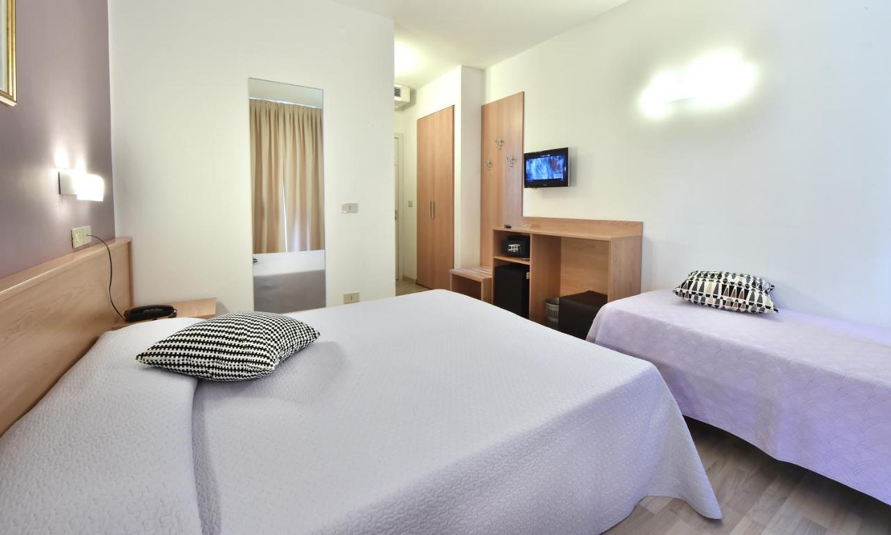 Hotel Meuble Nazionale Lignano Sabbiadoro Ngoại thất bức ảnh