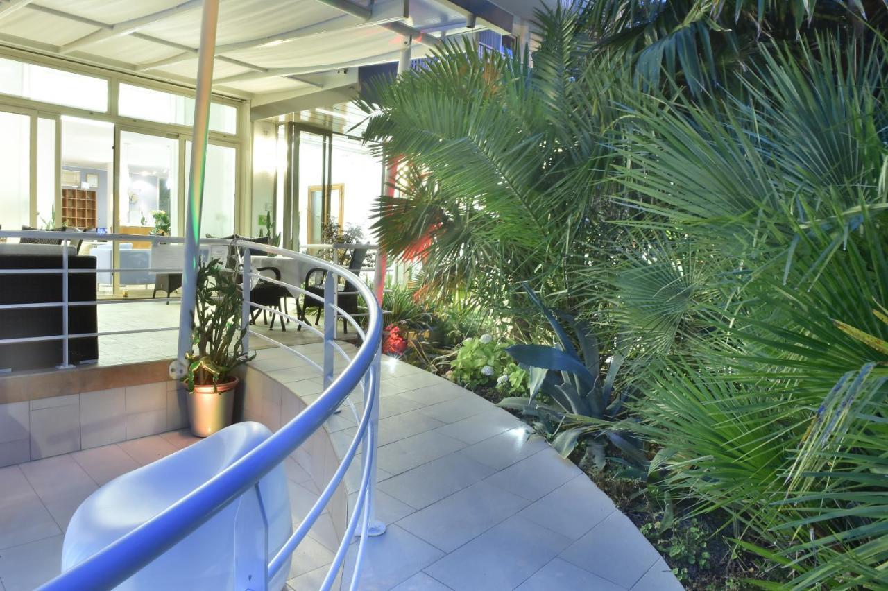 Hotel Meuble Nazionale Lignano Sabbiadoro Ngoại thất bức ảnh