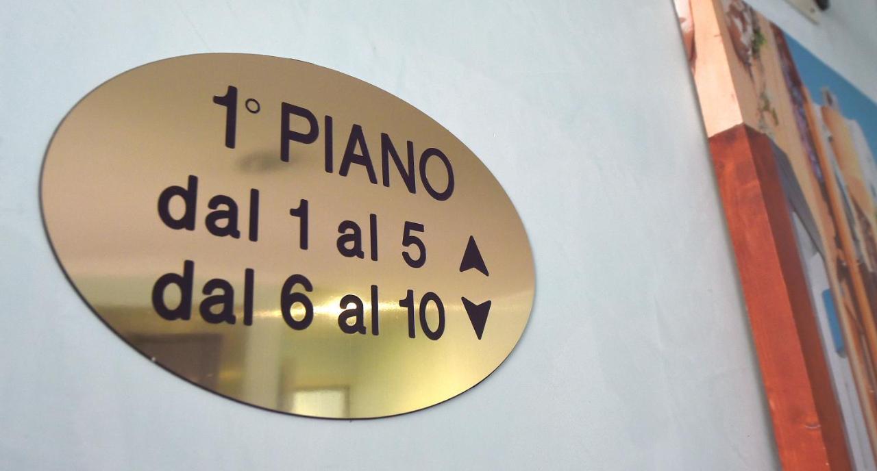 Hotel Meuble Nazionale Lignano Sabbiadoro Ngoại thất bức ảnh