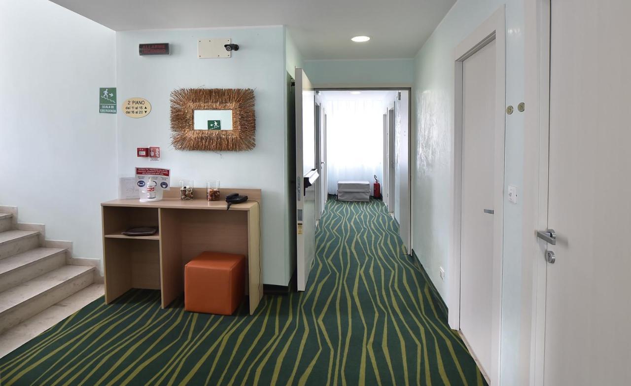 Hotel Meuble Nazionale Lignano Sabbiadoro Ngoại thất bức ảnh