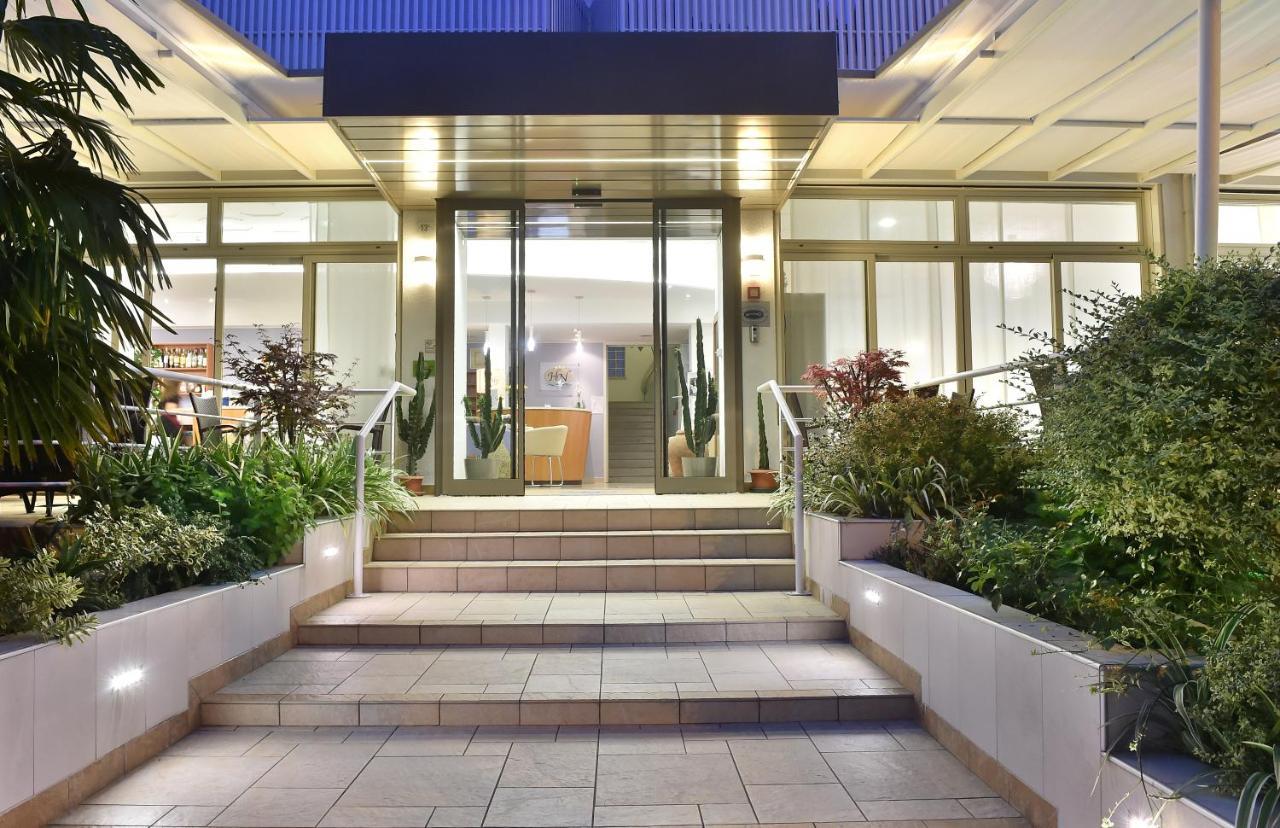 Hotel Meuble Nazionale Lignano Sabbiadoro Ngoại thất bức ảnh