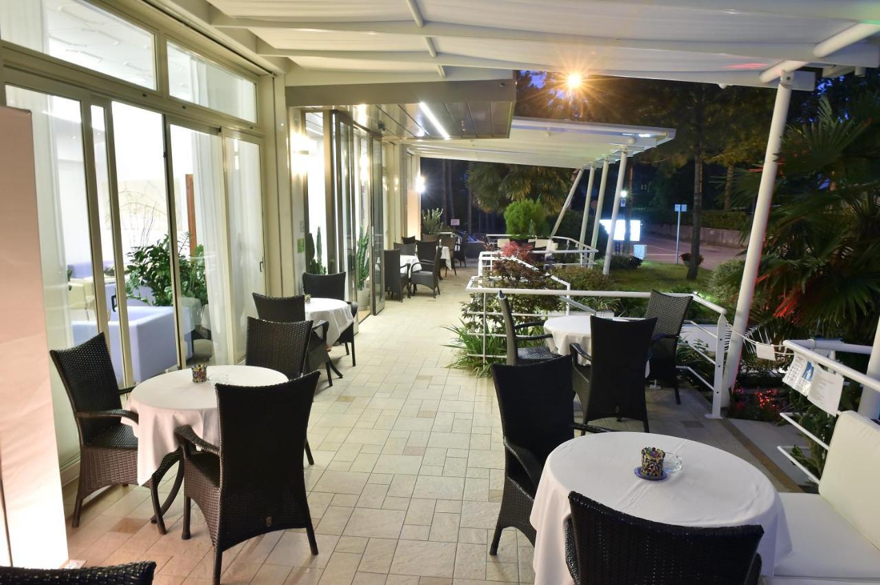 Hotel Meuble Nazionale Lignano Sabbiadoro Ngoại thất bức ảnh