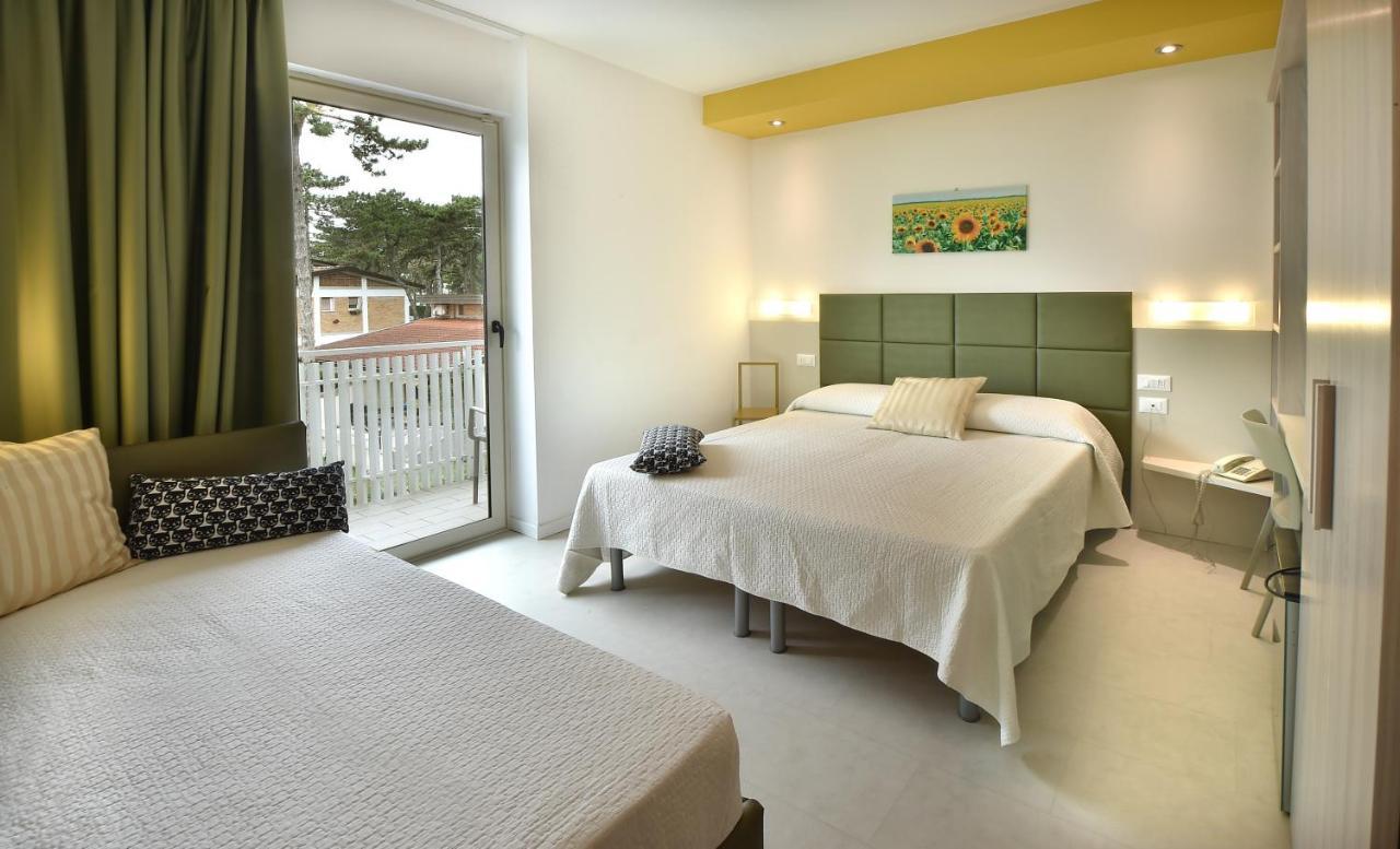 Hotel Meuble Nazionale Lignano Sabbiadoro Ngoại thất bức ảnh