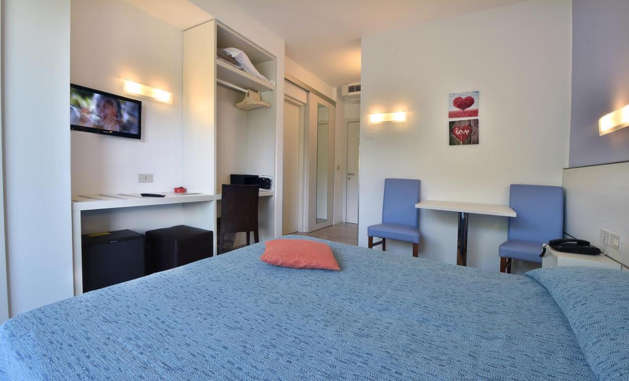 Hotel Meuble Nazionale Lignano Sabbiadoro Ngoại thất bức ảnh
