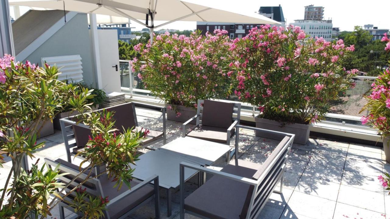 Hotel Meuble Nazionale Lignano Sabbiadoro Ngoại thất bức ảnh