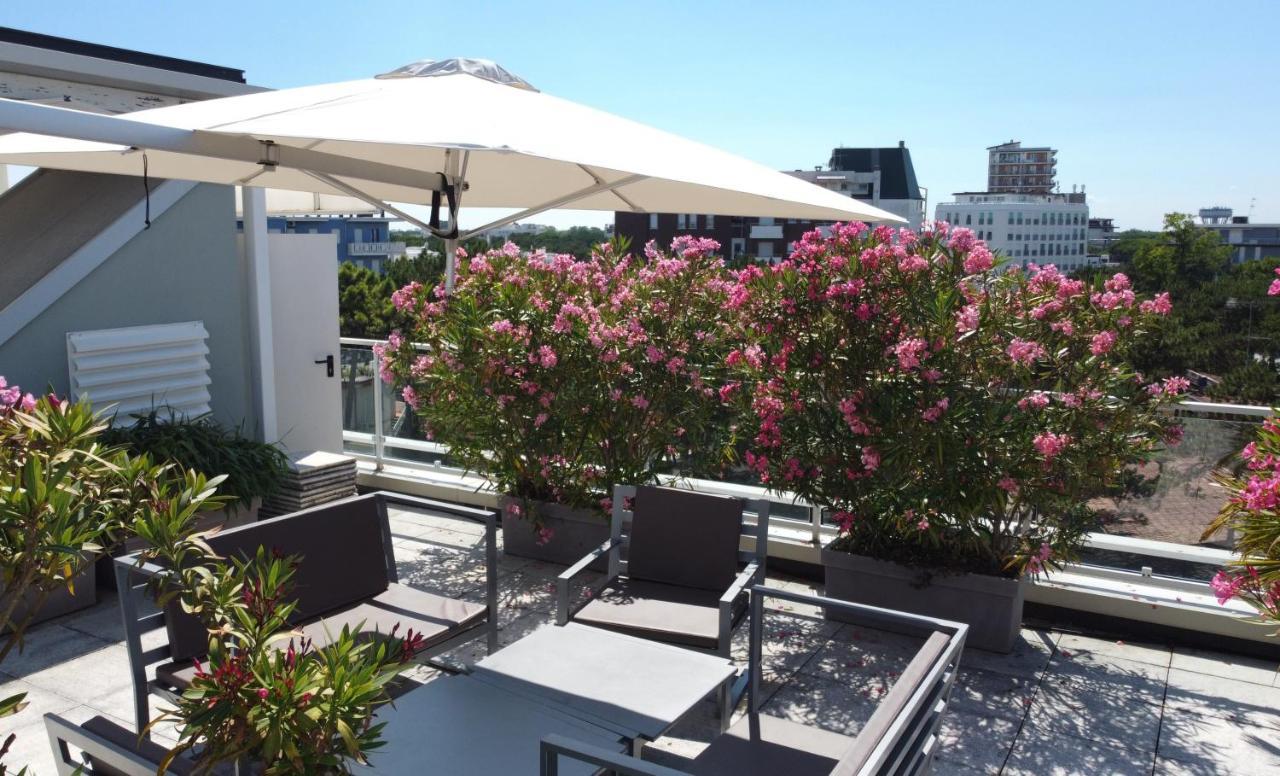 Hotel Meuble Nazionale Lignano Sabbiadoro Ngoại thất bức ảnh