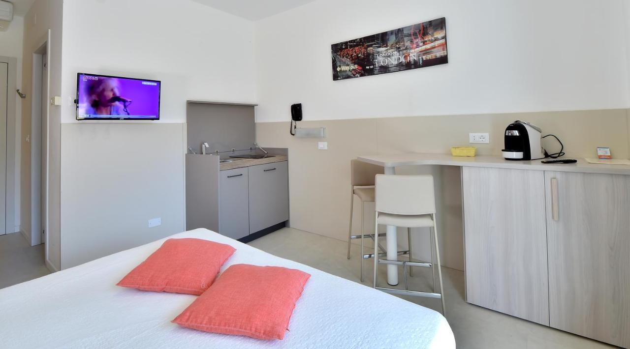 Hotel Meuble Nazionale Lignano Sabbiadoro Ngoại thất bức ảnh
