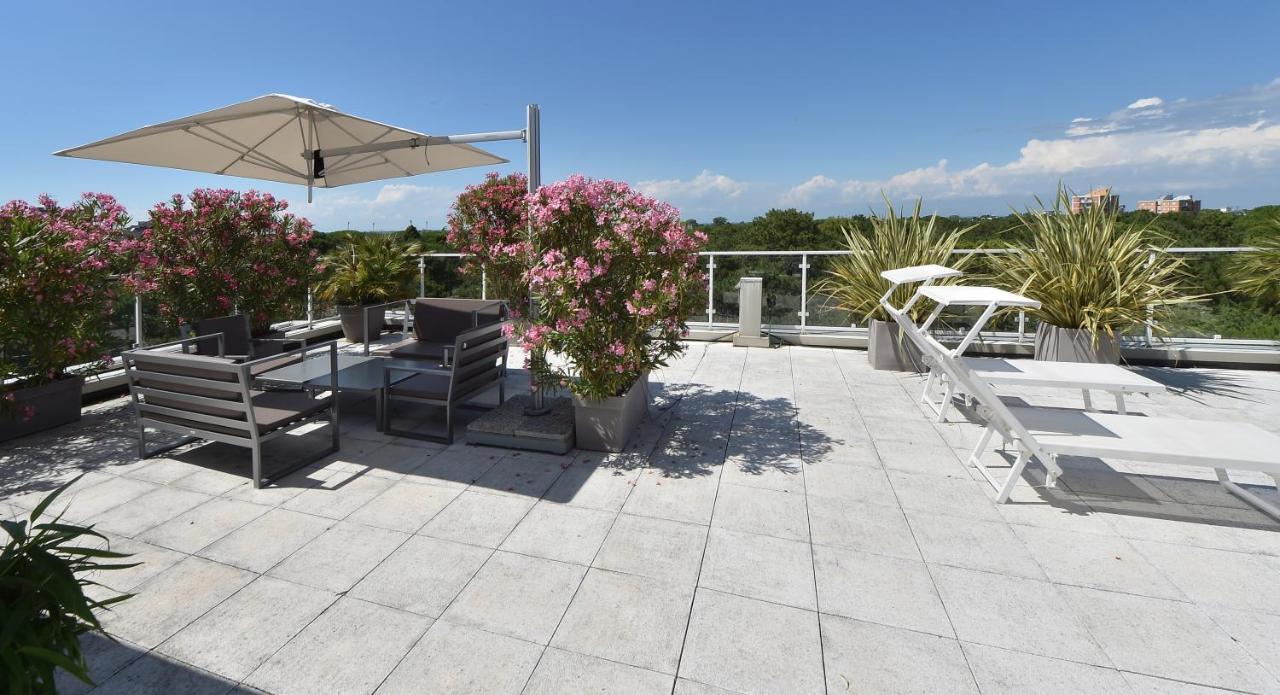 Hotel Meuble Nazionale Lignano Sabbiadoro Ngoại thất bức ảnh