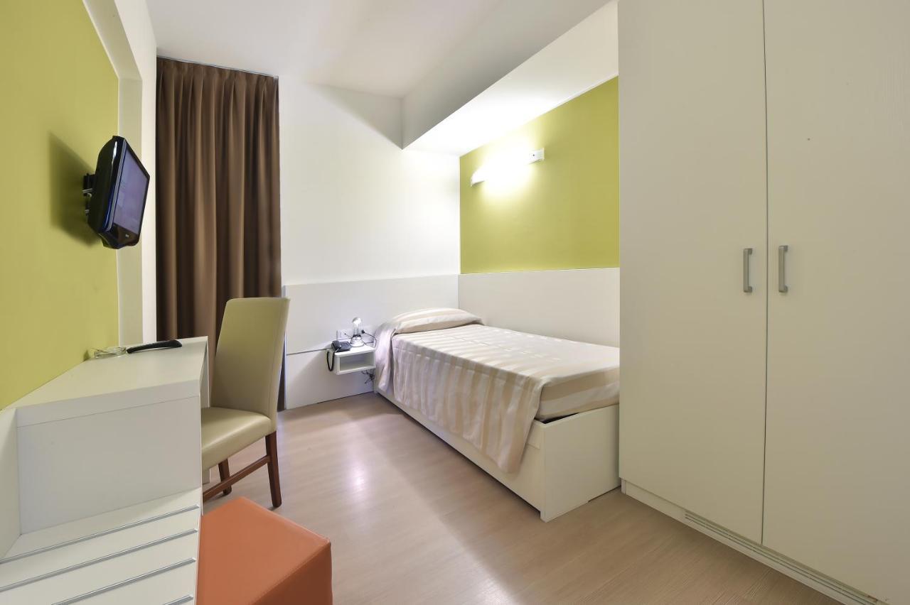 Hotel Meuble Nazionale Lignano Sabbiadoro Ngoại thất bức ảnh