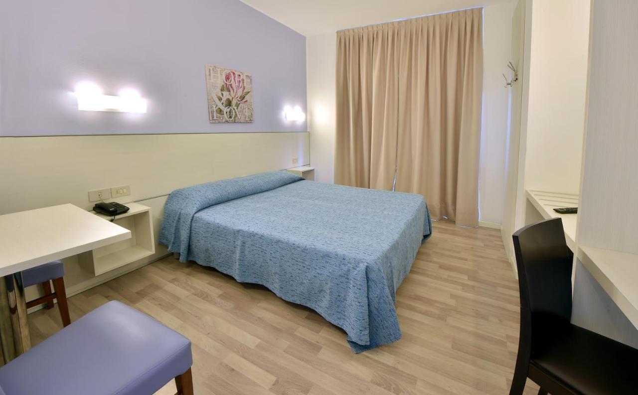 Hotel Meuble Nazionale Lignano Sabbiadoro Ngoại thất bức ảnh