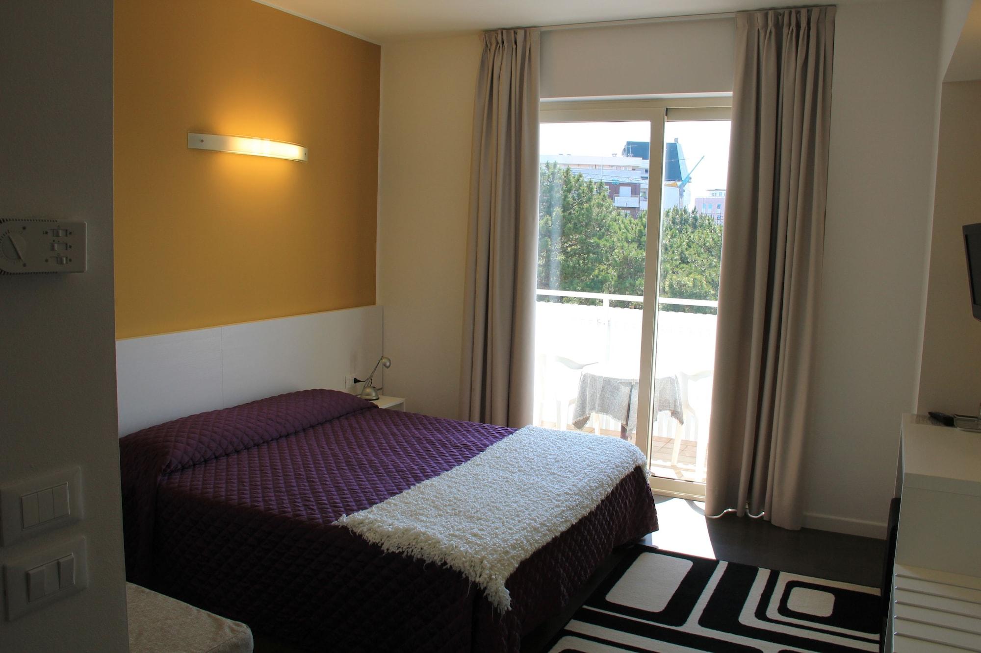 Hotel Meuble Nazionale Lignano Sabbiadoro Ngoại thất bức ảnh