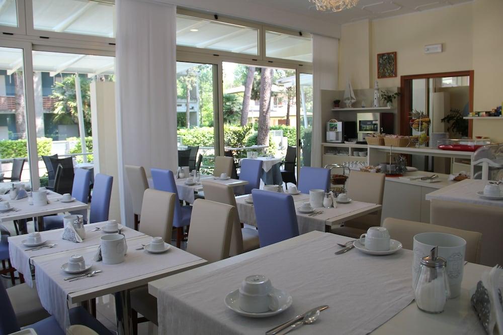 Hotel Meuble Nazionale Lignano Sabbiadoro Ngoại thất bức ảnh