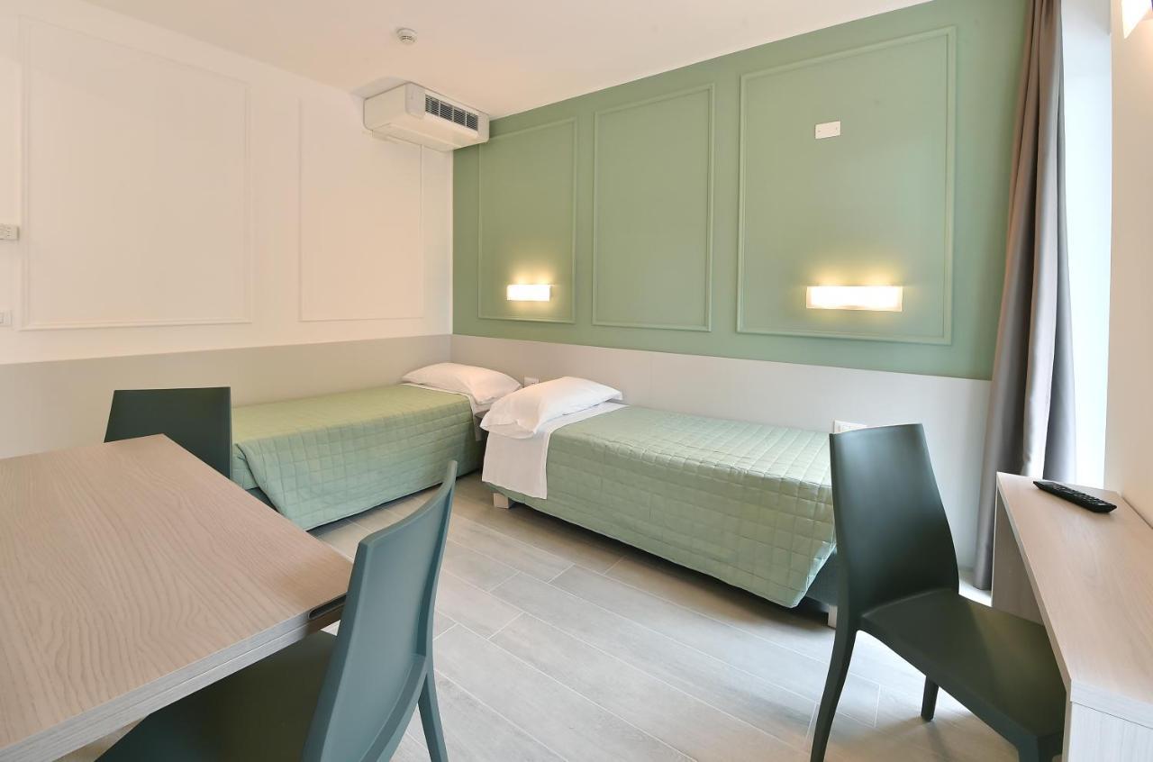 Hotel Meuble Nazionale Lignano Sabbiadoro Ngoại thất bức ảnh