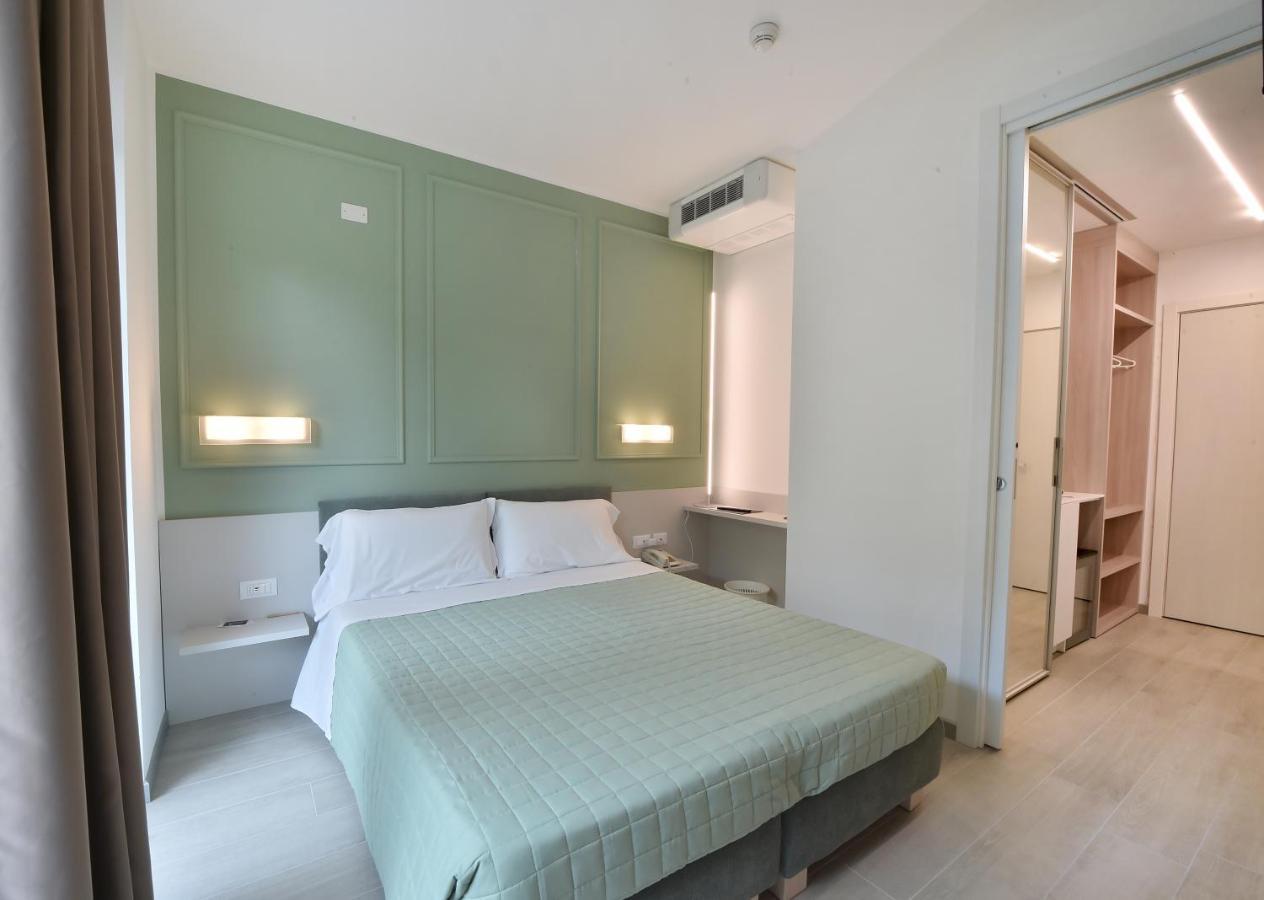 Hotel Meuble Nazionale Lignano Sabbiadoro Ngoại thất bức ảnh