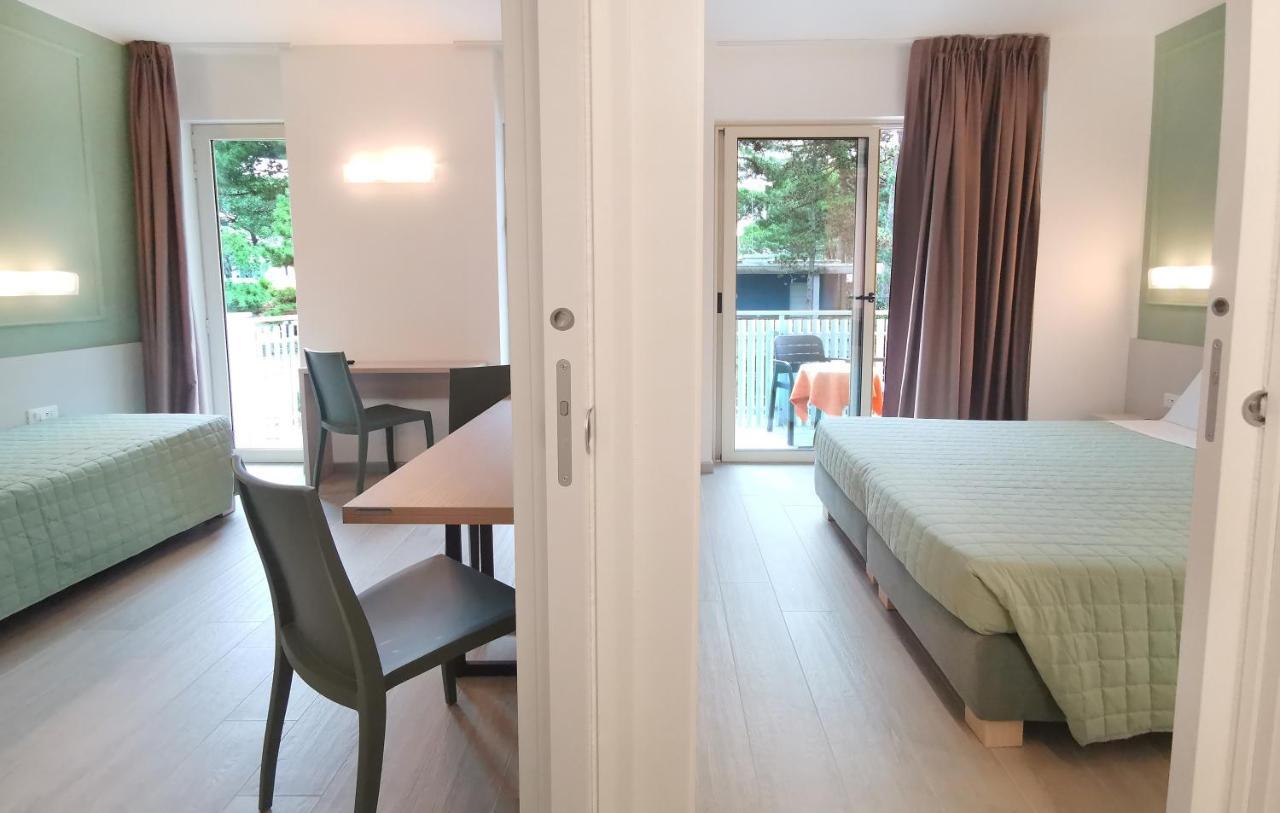 Hotel Meuble Nazionale Lignano Sabbiadoro Ngoại thất bức ảnh