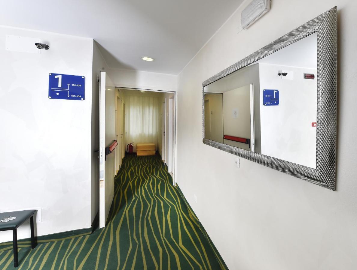 Hotel Meuble Nazionale Lignano Sabbiadoro Ngoại thất bức ảnh