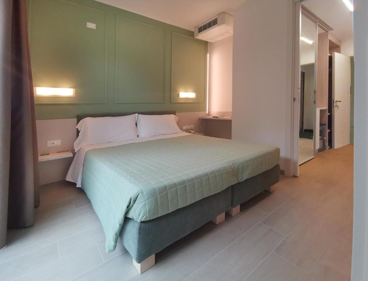 Hotel Meuble Nazionale Lignano Sabbiadoro Ngoại thất bức ảnh