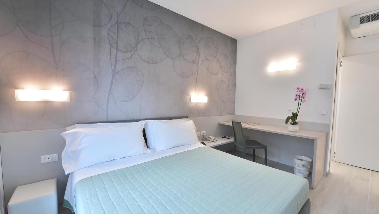 Hotel Meuble Nazionale Lignano Sabbiadoro Ngoại thất bức ảnh