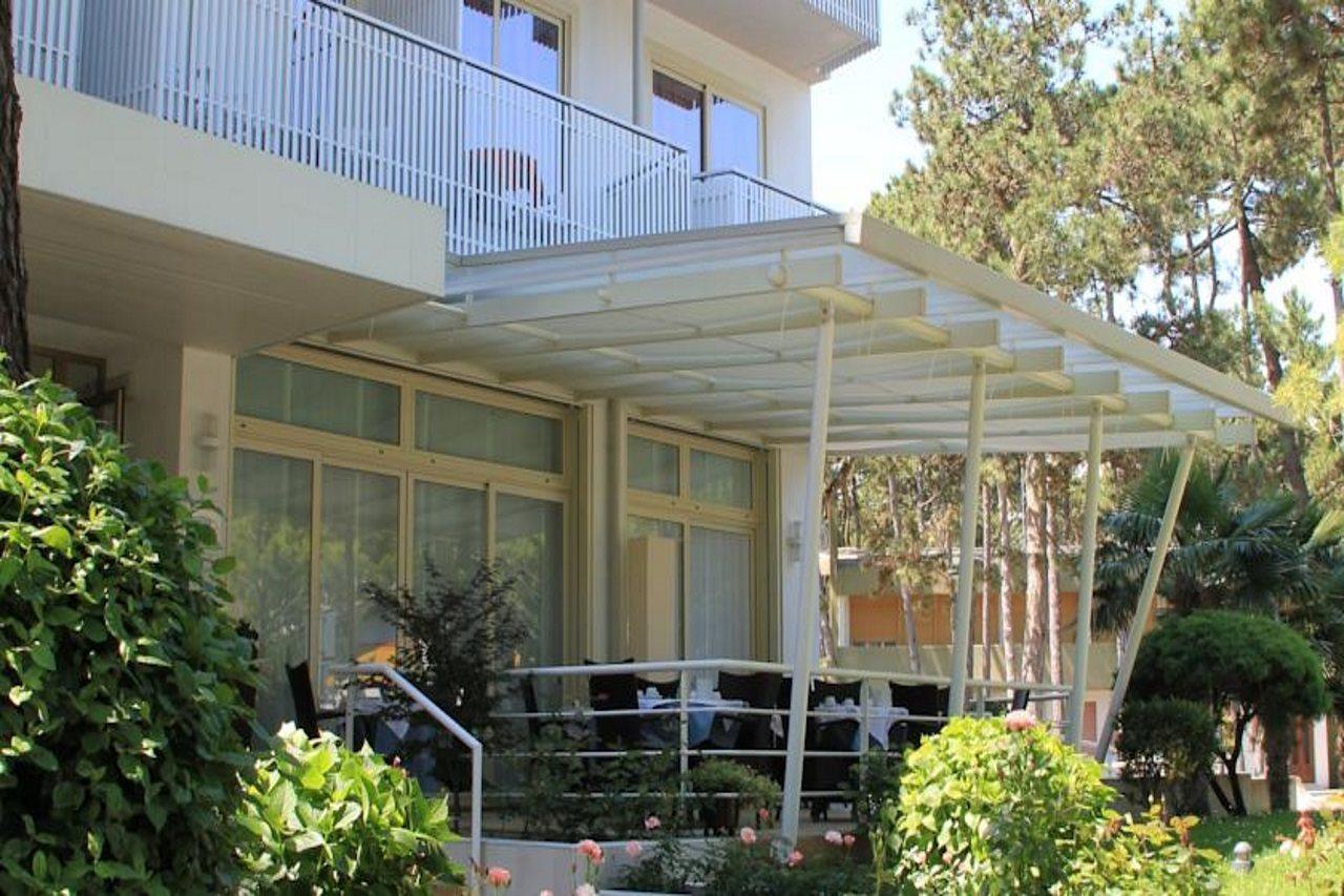 Hotel Meuble Nazionale Lignano Sabbiadoro Ngoại thất bức ảnh